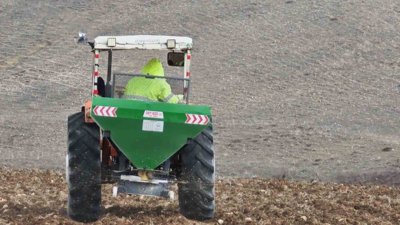 Erzurum'da Bahar Ekim Mesaisi Başladı: Çiftçiler Tarlalara Dönüyor