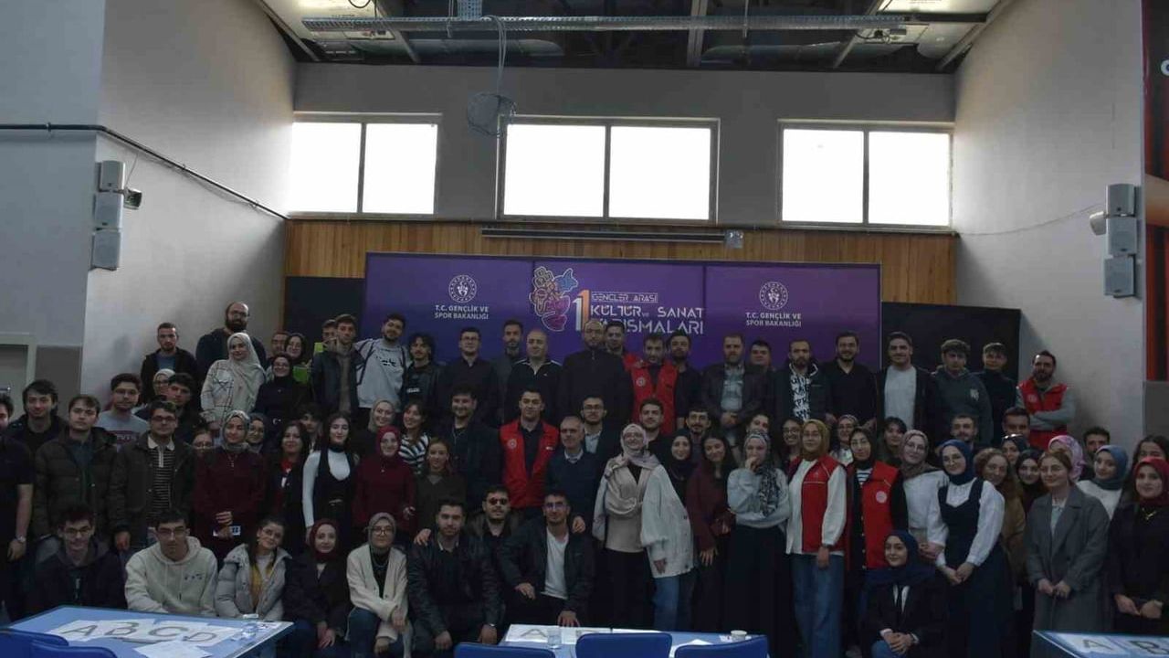 Erzurum'da Bilgi Yarışması Sona Erdi: Lise ve Üniversiteli Takımların Dereceleri Belli Oldu