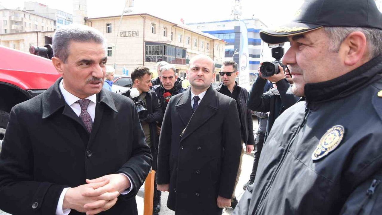 Erzurum'da emniyet kemeri simülasyonuyle vatandaşlar kaza anını birebir yaşadı