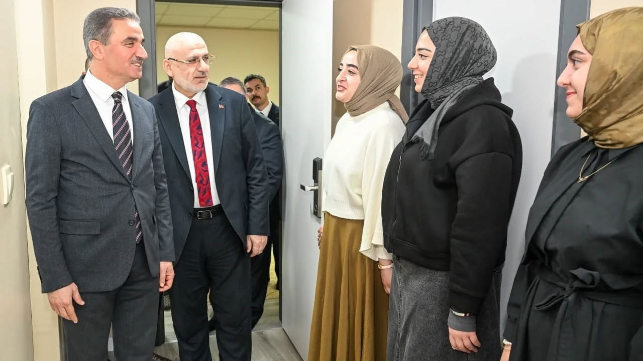 Erzurum'da Hamza-Gülümser Uzun Yükseköğrenim Kız Öğrenci Yurdu törenle açıldı