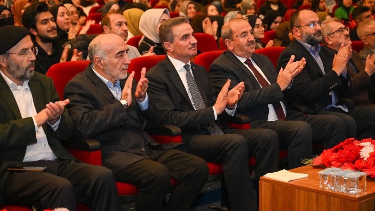 Erzurum'da 'Kudüs’ten Kaşgar’a' Semineri Yoğun İlgi Gördü
