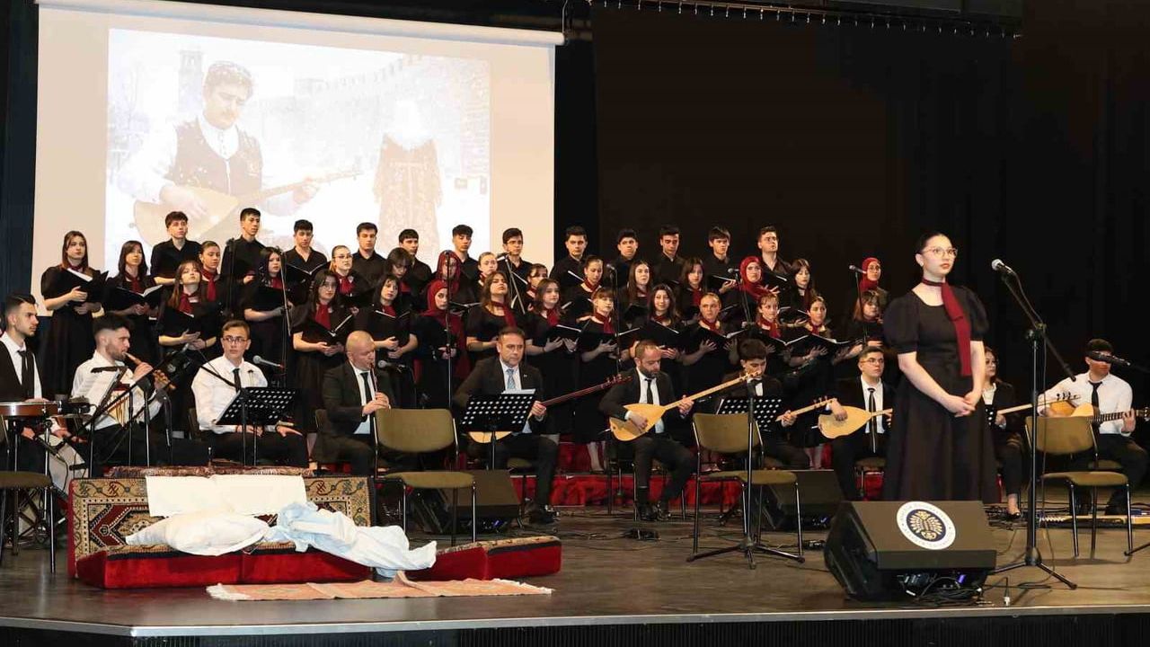 Erzurum'de Raci Alkır Güzel Sanatlar Lisesi 'Anadolu'nun Özü, Güzel Sanatların Sözü' Halk Müziği Konseri