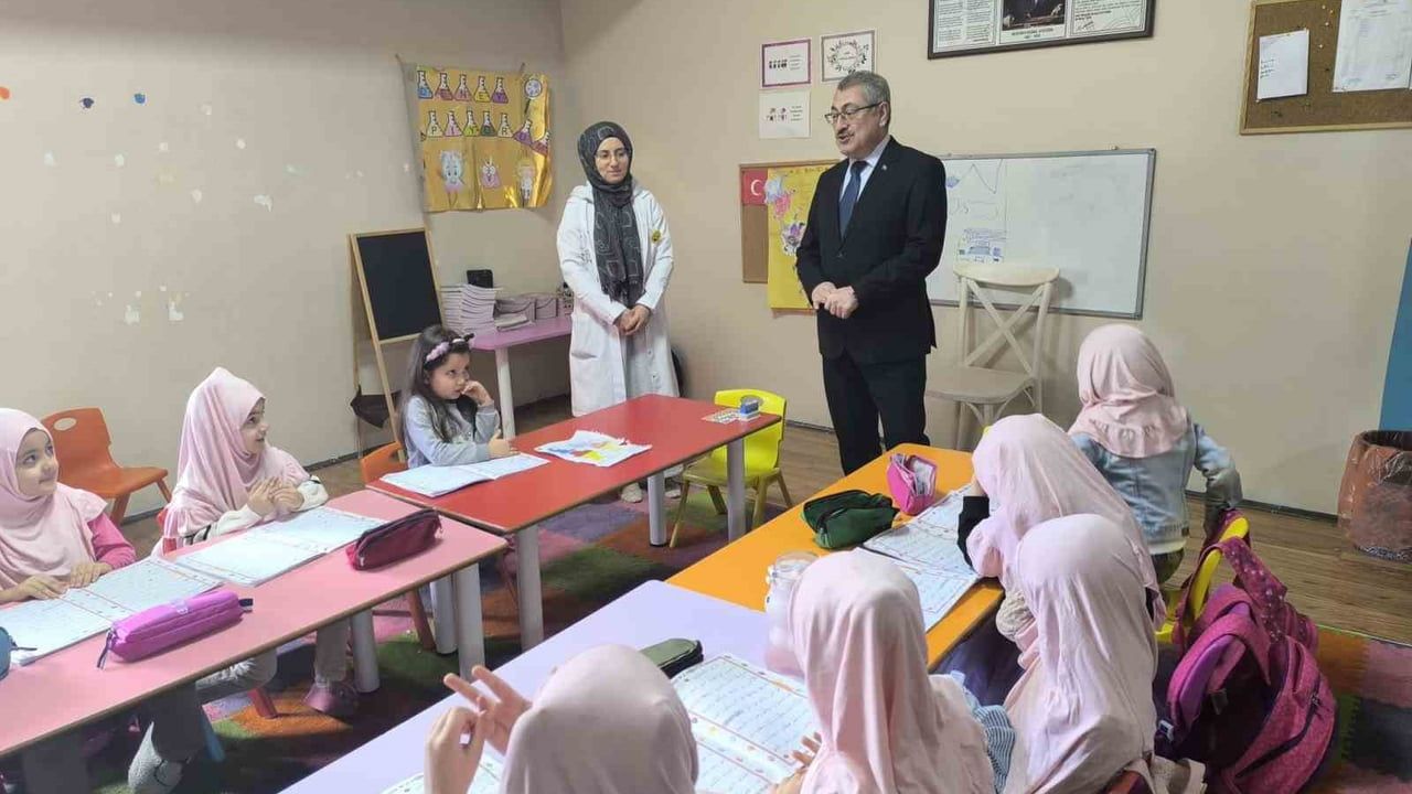 Erzurum Müftüsü Yaşar Çapçı Hacı Osman Efendi Camii 4-6 Yaş Kur'an Kursu'nu Ziyaret Etti