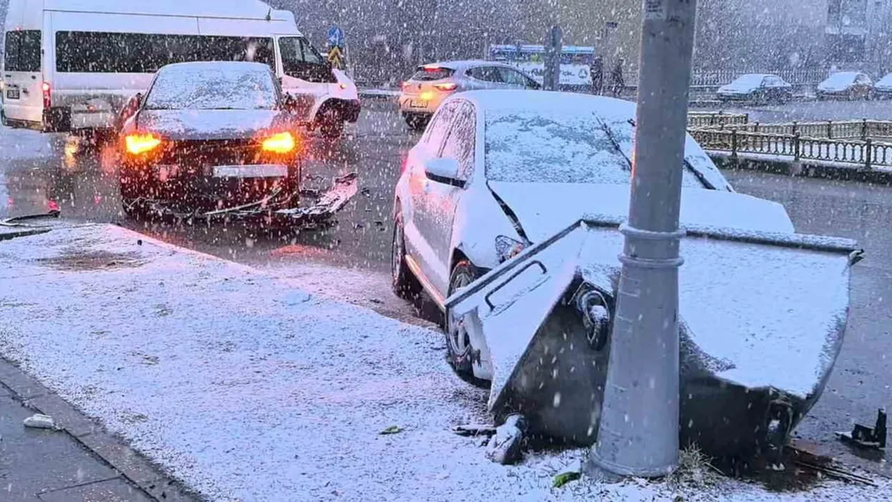 Erzurum Palandöken'de trafik kazası: Yağış nedeniyle yol kayganlaştı, yaralanma yok