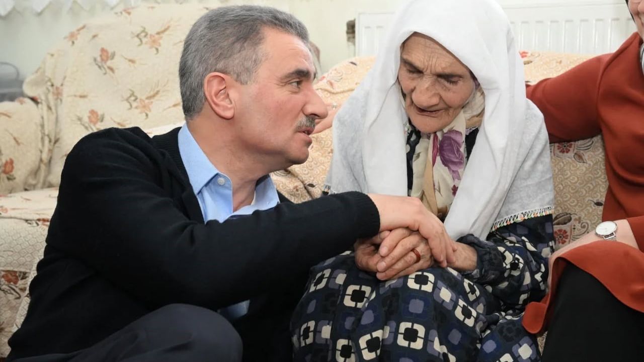 Erzurum Valisi Aydın Baruş ve eşi vefa ziyaretlerinde büyüklerle buluştu