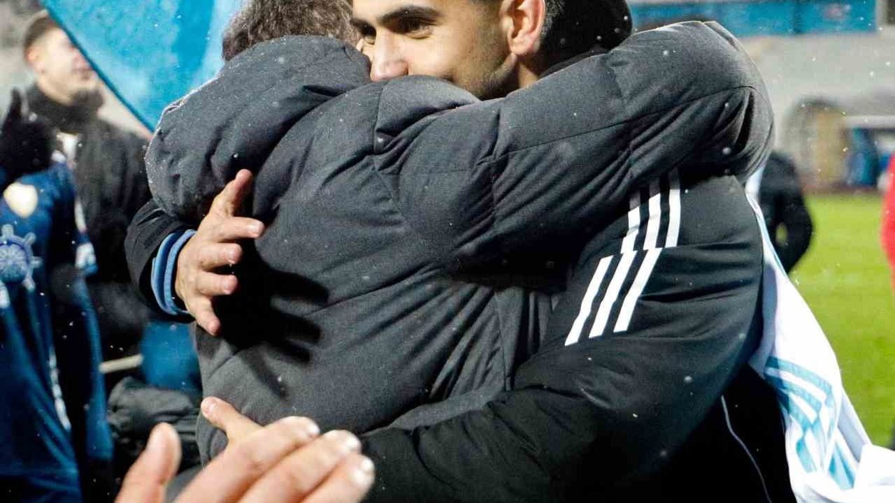 Erzurumspor yönetiminden Orbanic’e hastane ziyareti; Yakup Kırtay’a 100. maç plaketi