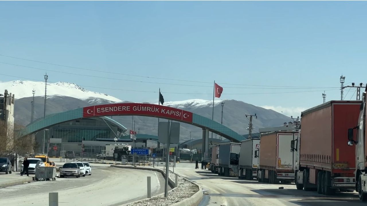 Esendere Sınır Kapısı'nda güvenli geçiş uygulaması sürüyor