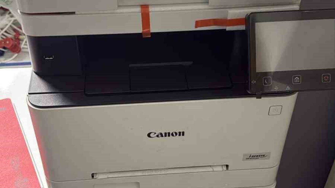 Esenler’de sahte para operasyonu: 1 milyon 250 bin sahte dolar ve 655 bin sahte euro ele geçirildi