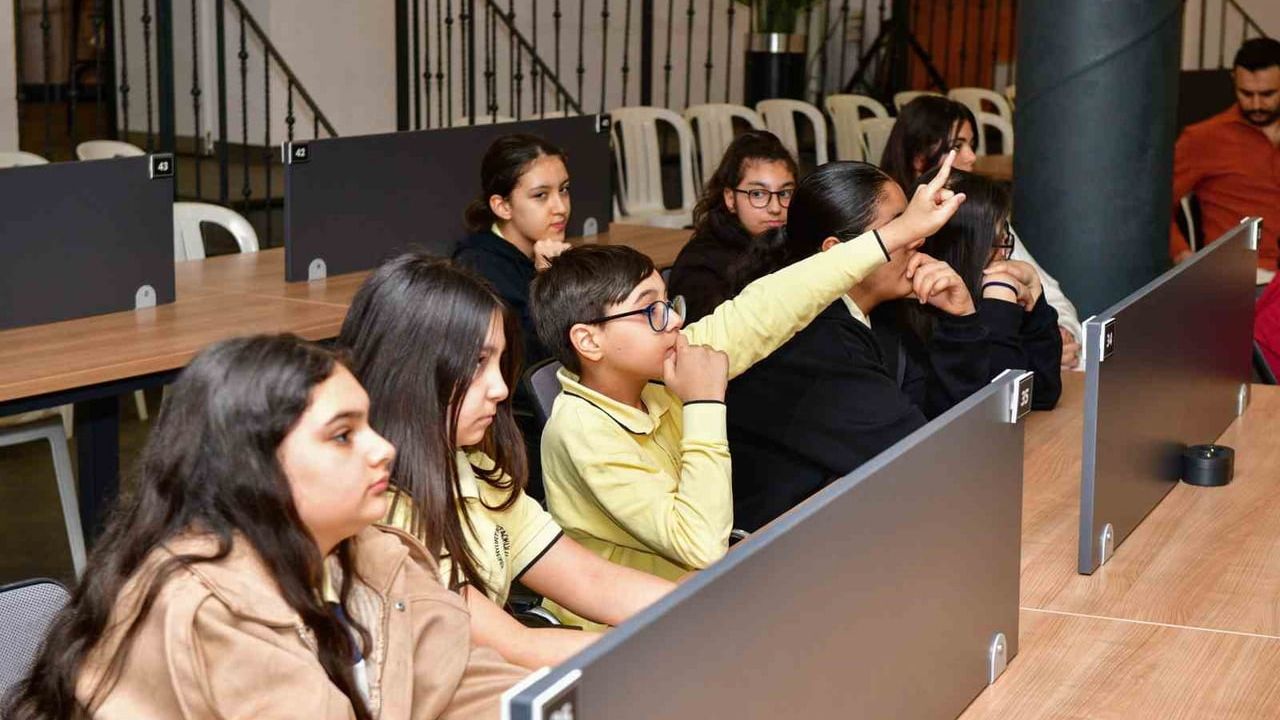 Esenyurt Belediyesi'nin Kütüphane Haftası Söyleşisi: Çağlar Yaprak Gül Çocuklarla Buluştu