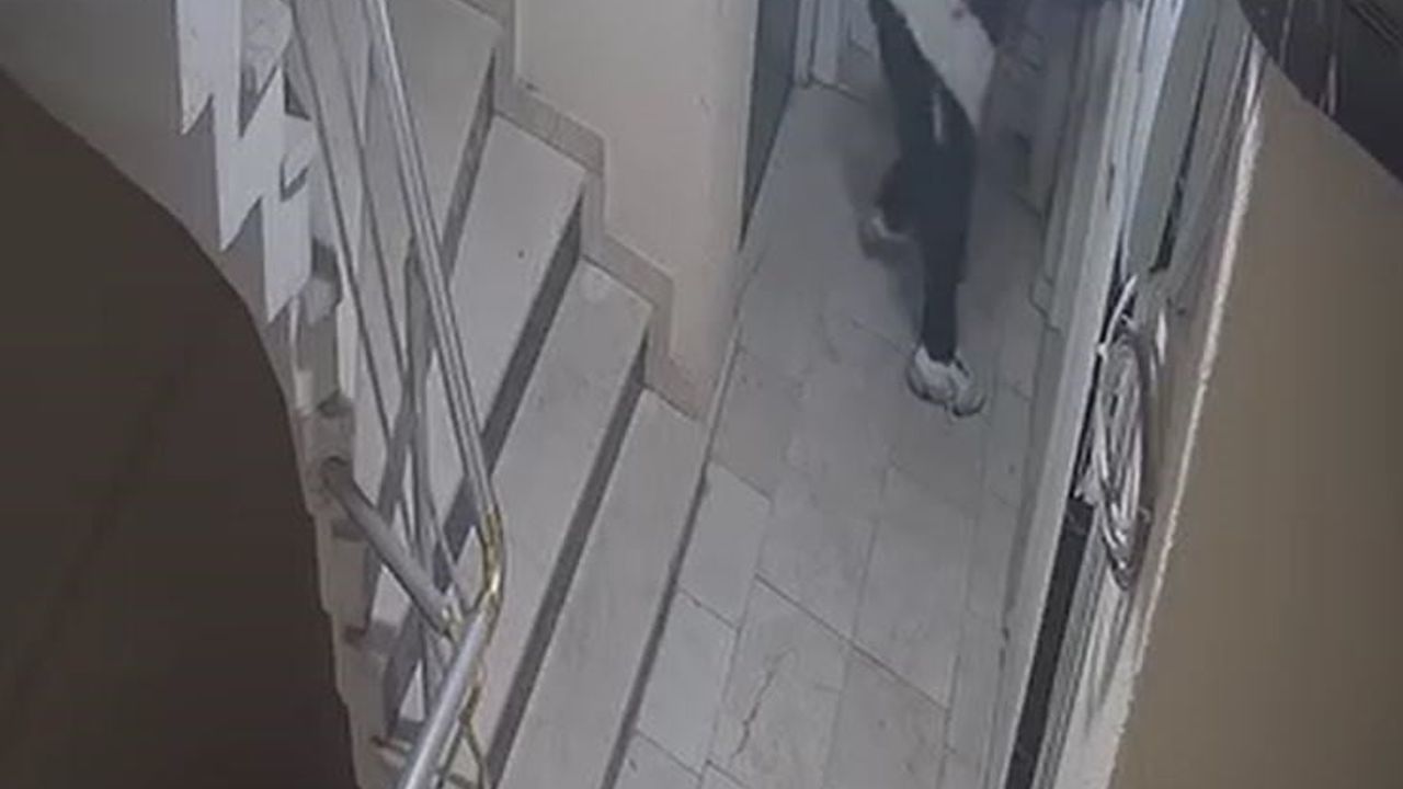 Esenyurt’ta hırsızlık girişimi: Kapıyı açamayan şüpheli koridora tuvaletini yaptı