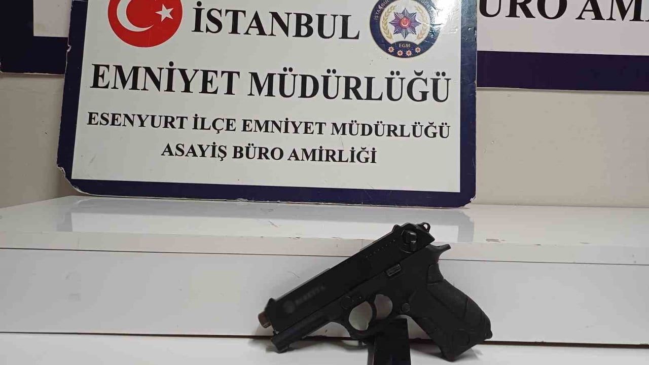 Esenyurt’ta iş yerine silahlı saldırı güvenlik kamerasına yansıdı, şüpheli tutuklandı