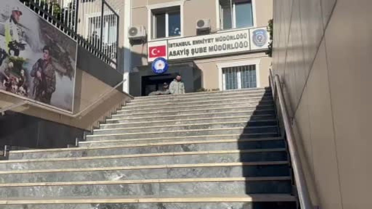 Esenyurt'ta 'polis ve savcı' olarak aradıkları iki yaşlıyı kandırıp 2 milyon 140 bin lira aldılar