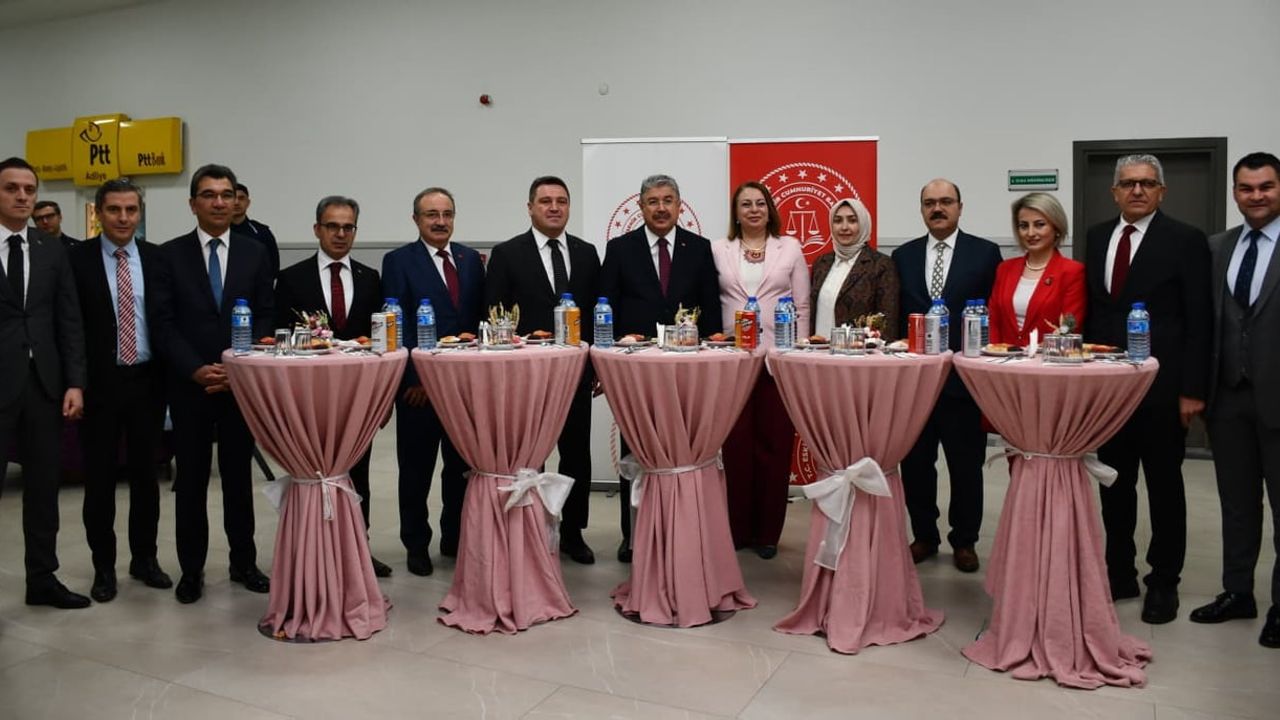 Eskişehir Adliyesi'nde Miraç Ali İçin Hayır Çarşısı Düzenlendi
