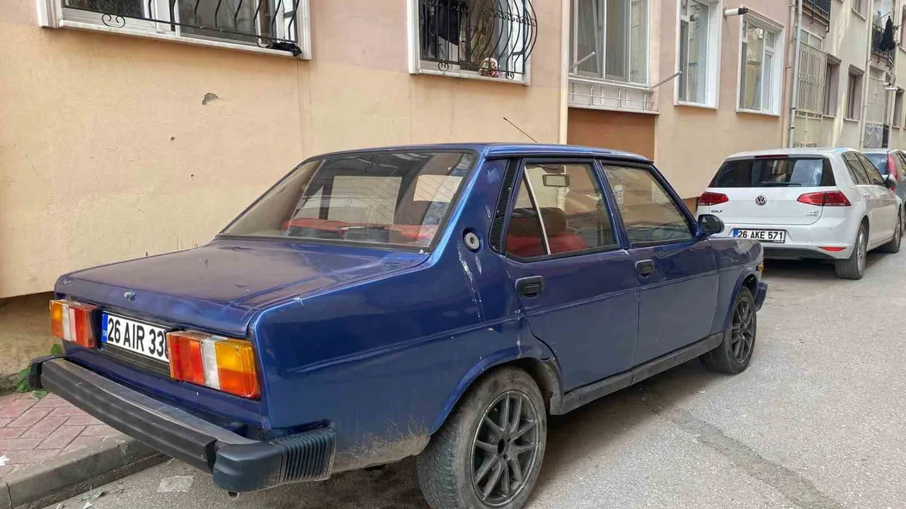 Eskişehir'de 1986 model aracını takasa açan satıcıya yarım ekmek döner ve 1 litre kola teklifleri
