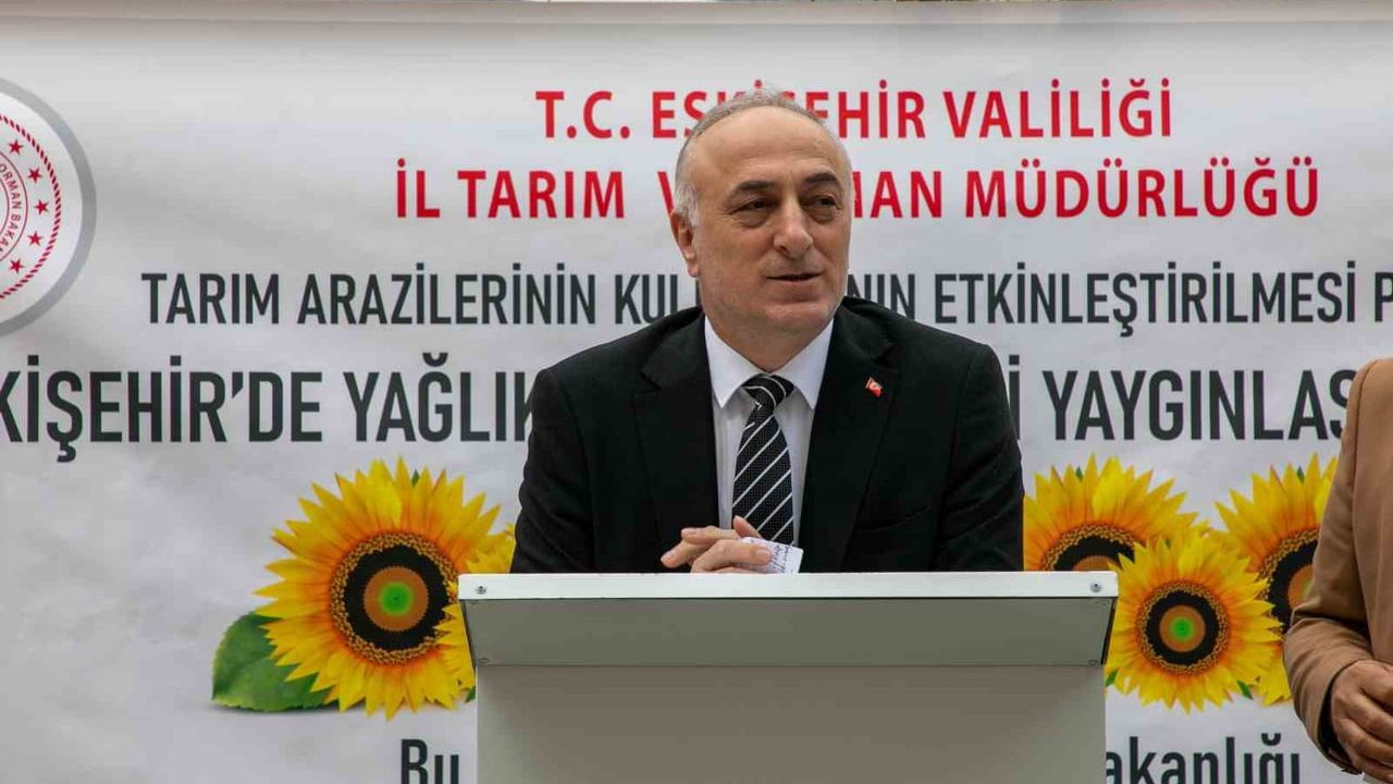 Eskişehir'de 92 üreticiye yüzde 62 hibe ile bin 690 kilogram yağlık ayçiçeği tohumu teslimi