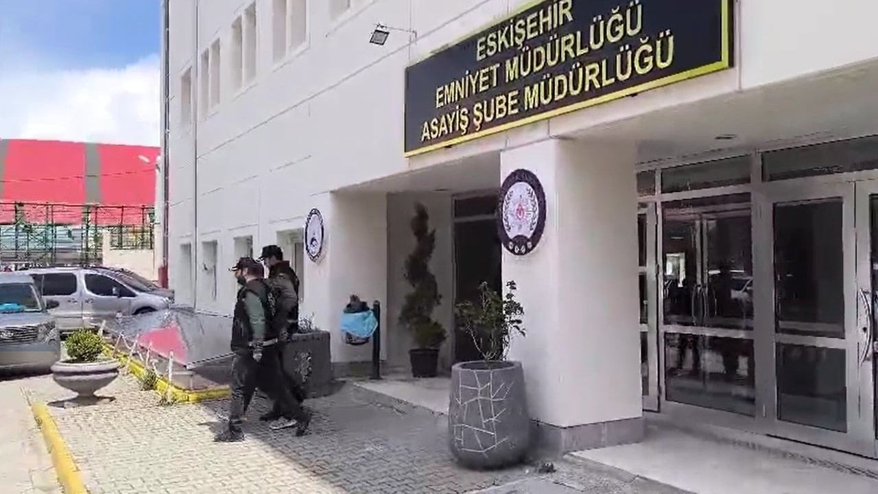 Eskişehir'de çanta gaspı: Şüpheli sosyal medya paylaşımlarıyla tespit edilip yakalandı