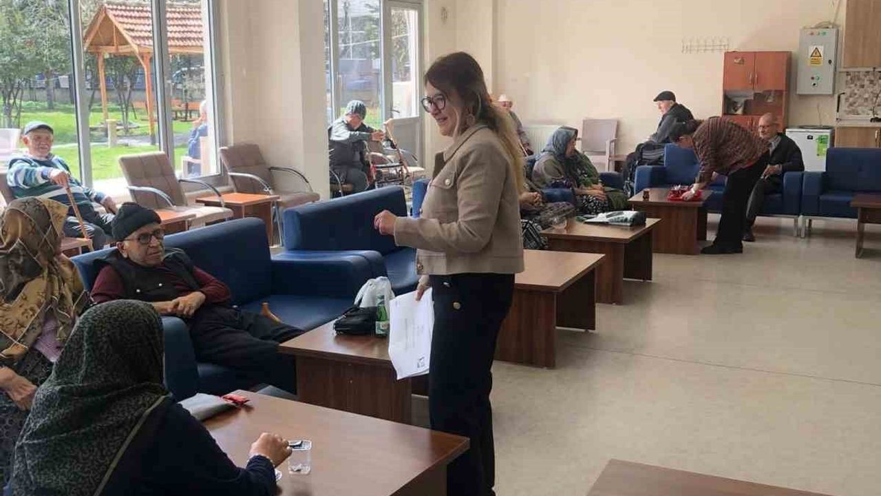 Eskişehir'de huzurevi sakinlerine "Dijital Okuryazarlık" eğitimi verildi