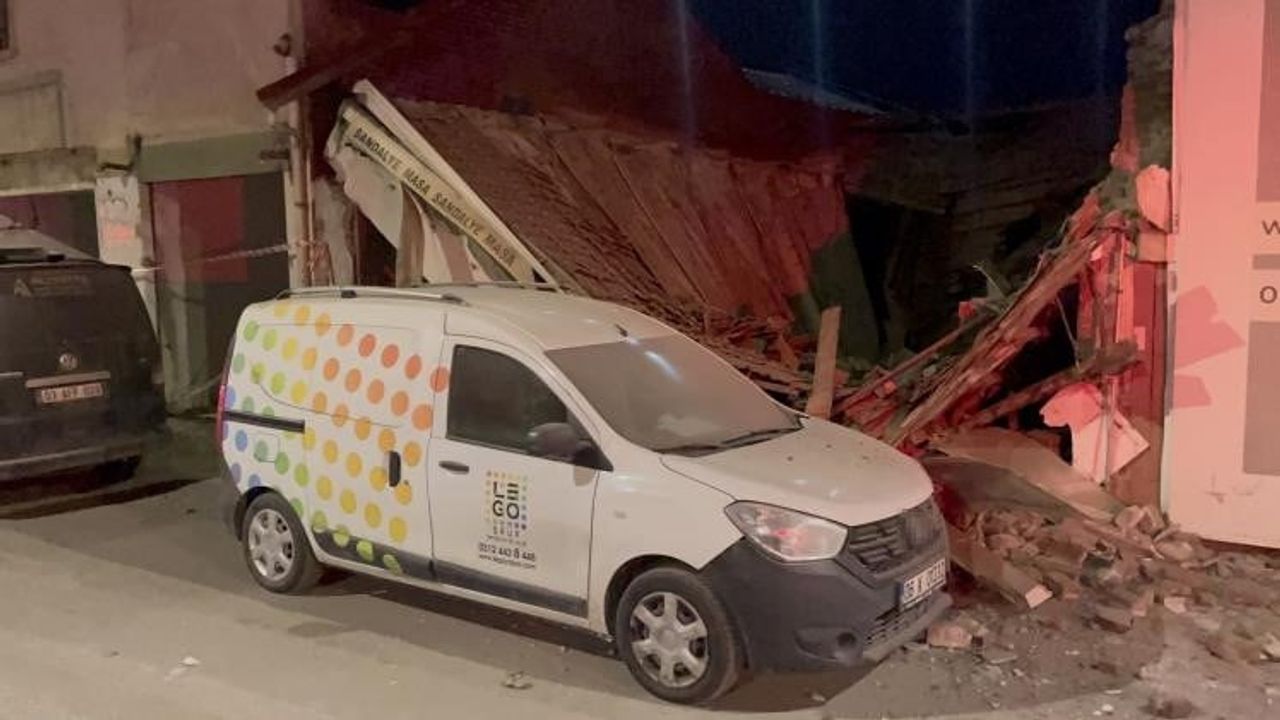 Eskişehir'de metruk iş yeri çöktü: Yaralanan olmadı