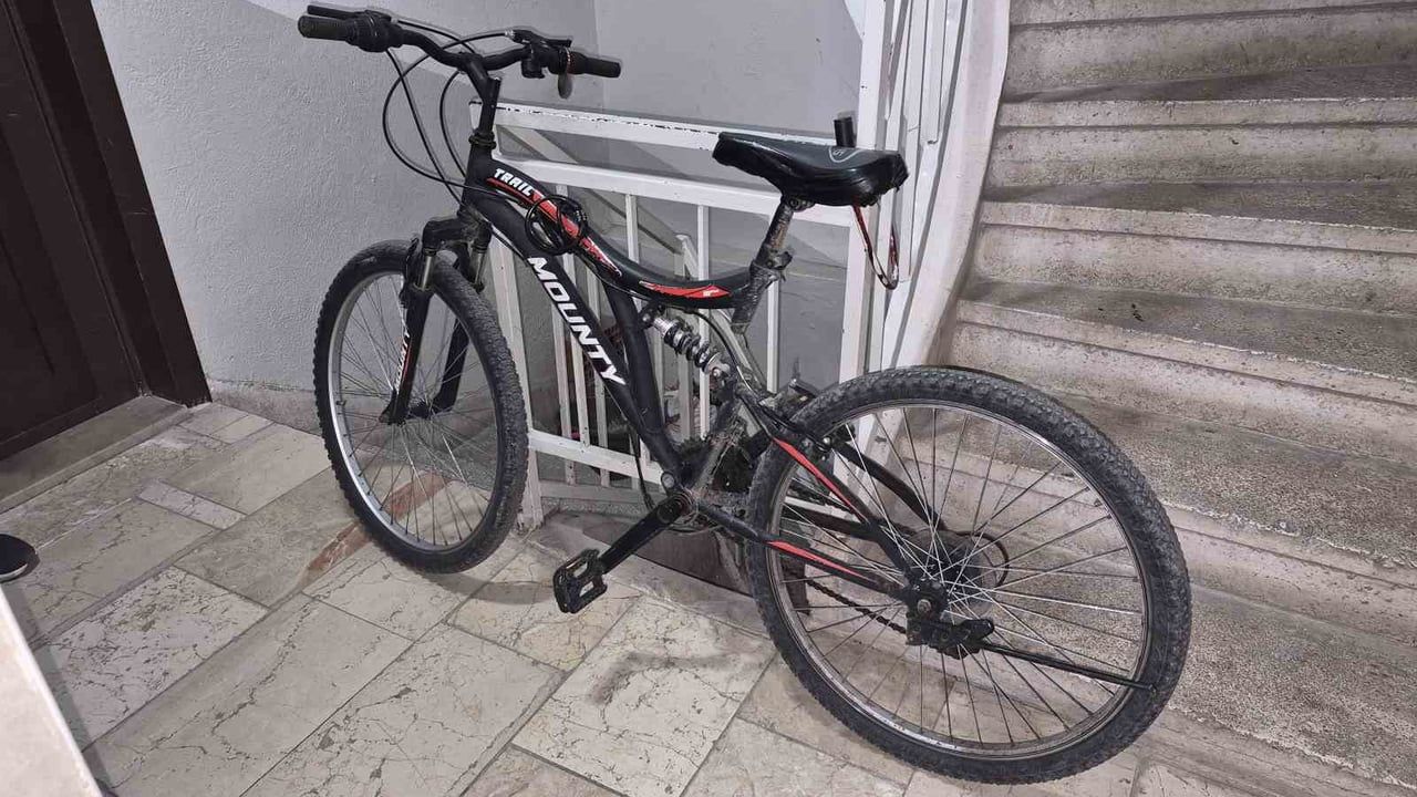 Eskişehir'de otomobilin çarptığı bisiklet sürücüsü hastaneye kaldırıldı