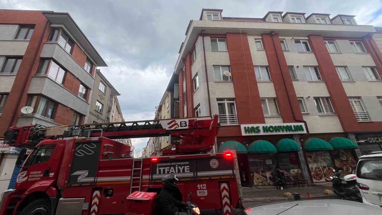 Eskişehir'de pide salonu bacasında çıkan yangın itfaiye müdahalesiyle söndürüldü