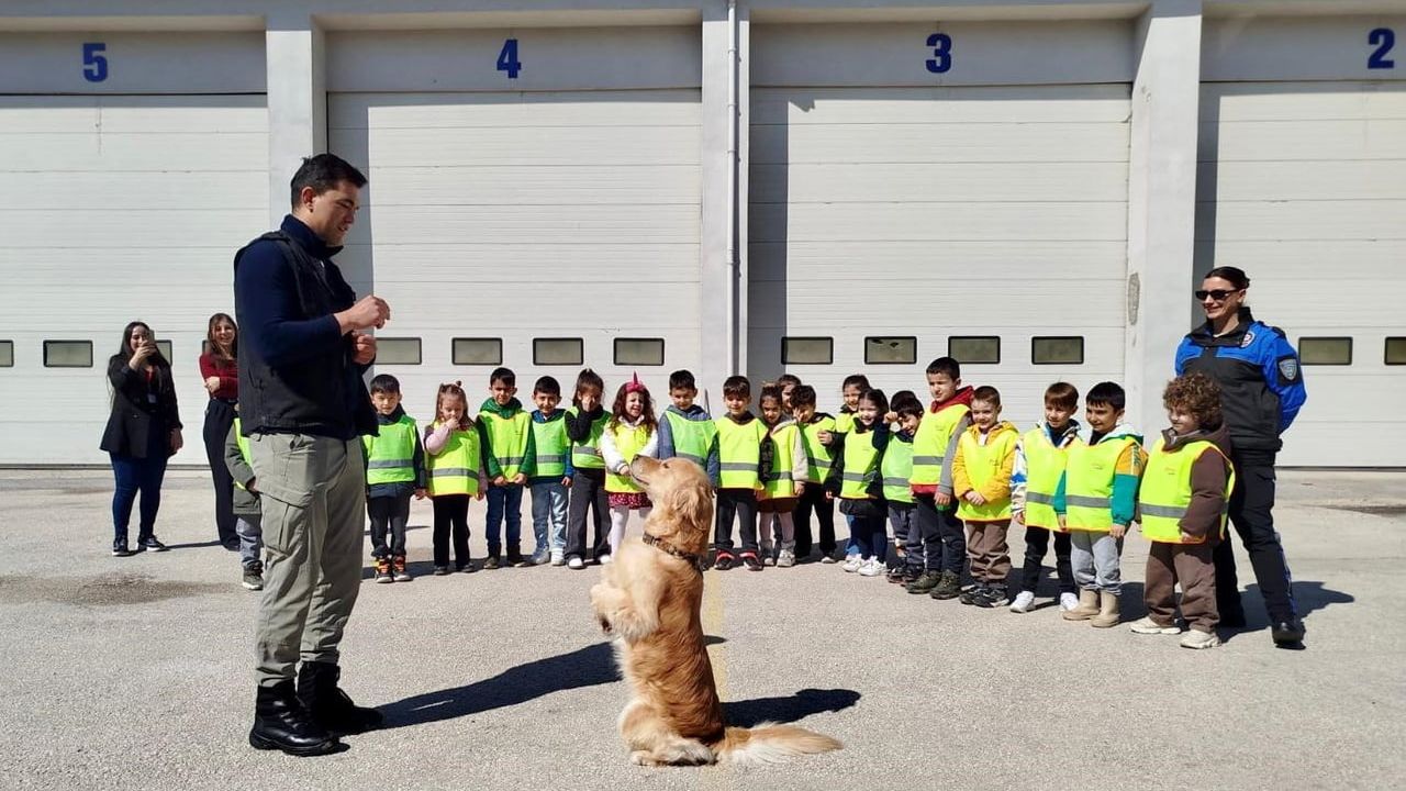Eskişehir'de Polis Haftası: 780 öğrenci emniyet birimlerini ziyaret etti