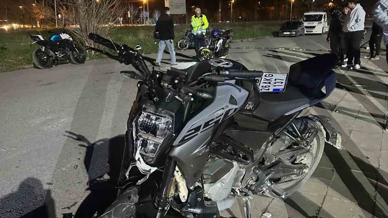 Eskişehir'de stadyum otoparkında iki motosiklet çarpıştı: 2 yaralı