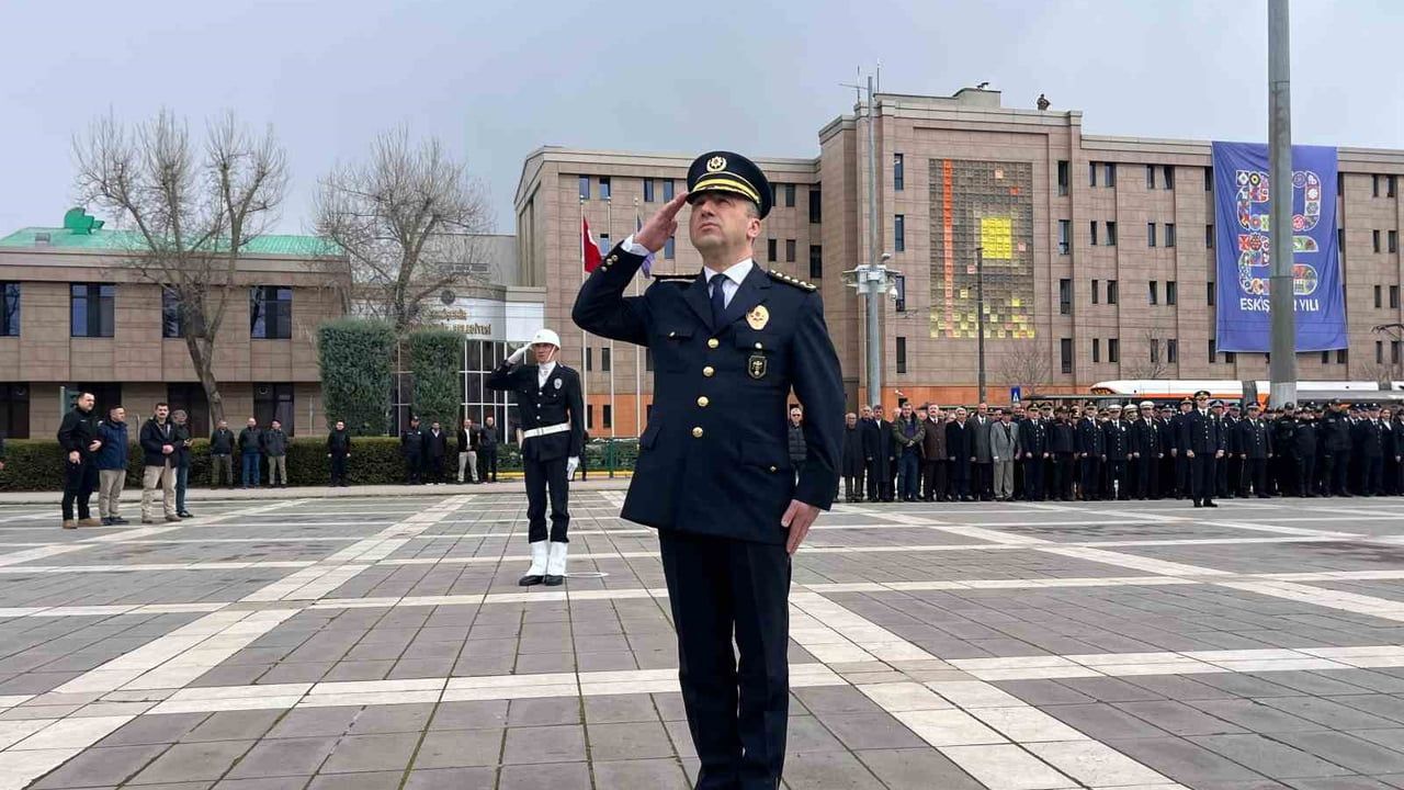 Eskişehir'de Türk Polis Teşkilatı'nın 181'inci kuruluş yıl dönümü için çelenk töreni düzenlendi