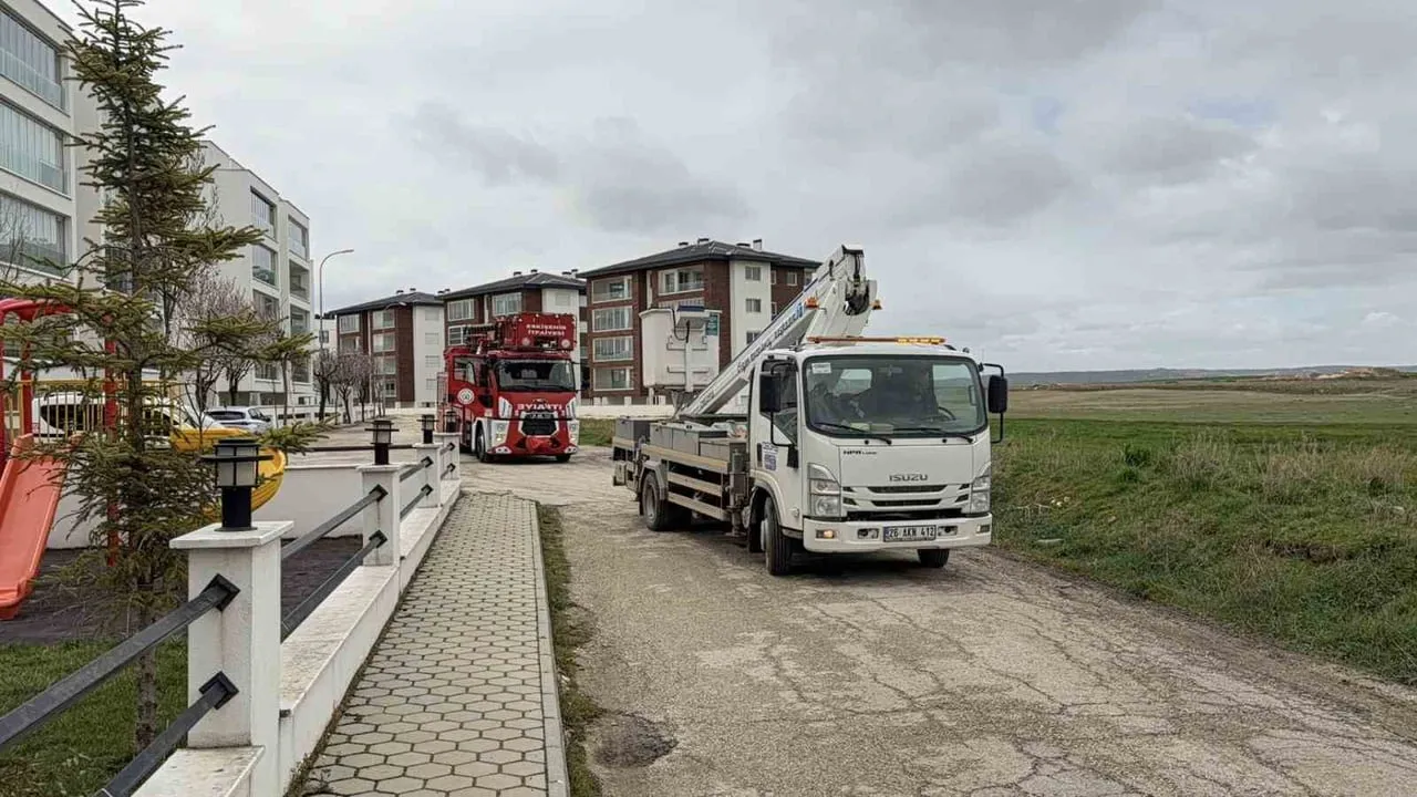 Eskişehir'de ütü kaynaklı yangın: Daire sakinleri alevleri söndürdü