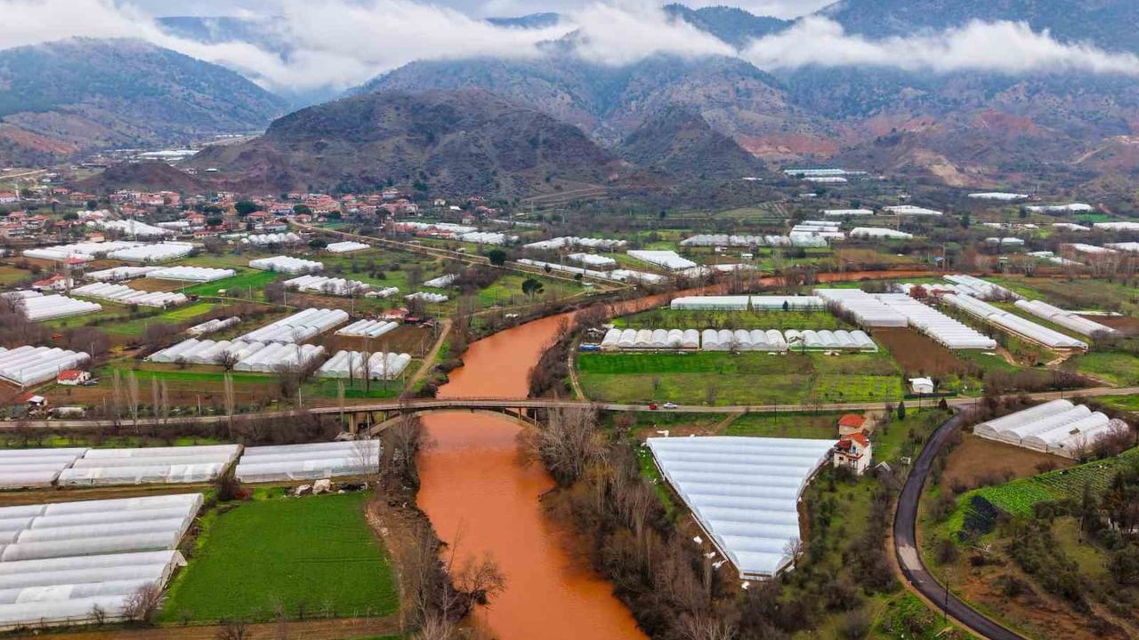 Eskişehir'de Yağmur Sonrası Sakarya Nehri Kahverengiye Büründü
