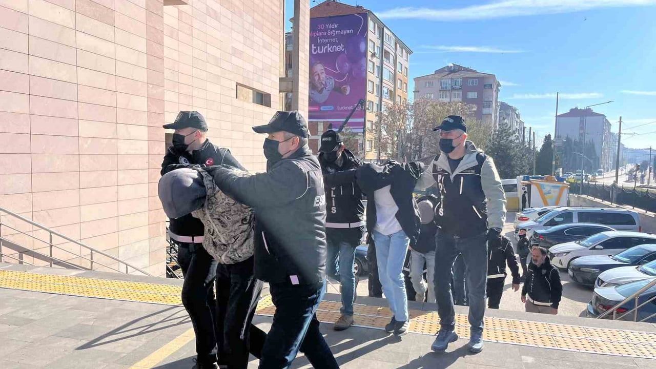 Eskişehir merkezli 6 ilde eş zamanlı uyuşturucu operasyonu: 14 tutuklama