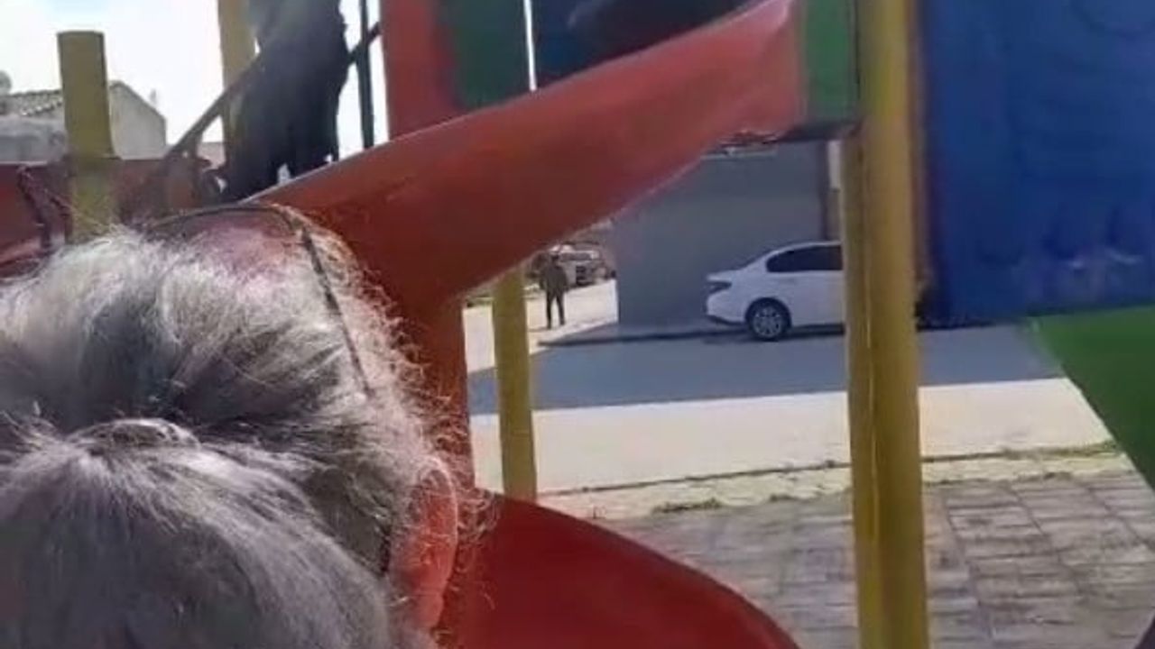 Eskişehir Yeşiltepe Parkında Sigara İçen Çocuklar: Muhtarın Müdahalesi Kameraya Yansıdı