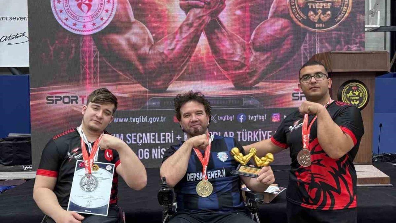 Eskişehirli 3 sporcu bilek güreşinde milli takıma seçildi