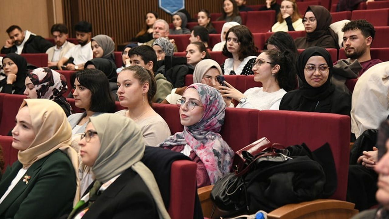 ETÜ'de Dünya Otizm Farkındalık Günü Konferansı: Üniversitenin Toplumsal Sorumluluğu Vurgulandı