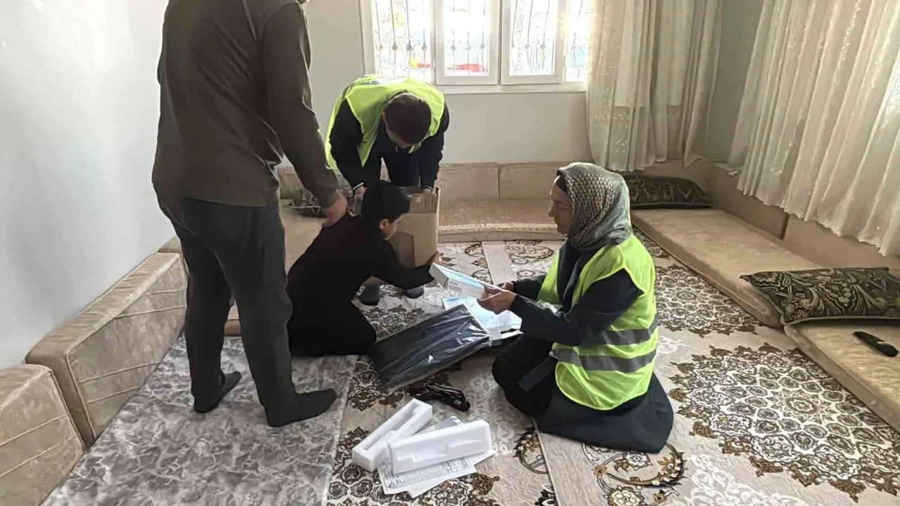 Eyyübiye’de yetim ailelere eğitim ve ev eşyası desteği