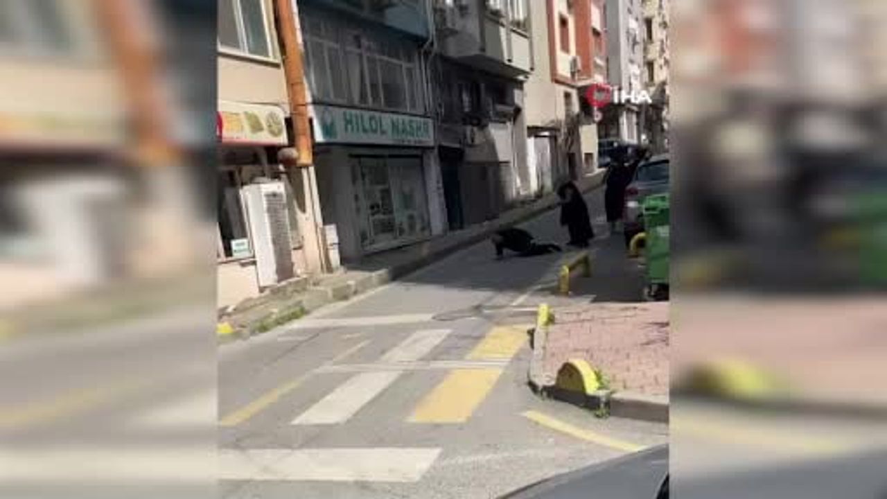 Fatih'te boşanma aşamasındaki çiftin aileleri arasında çıkan kavgada 2 kişi yaralandı