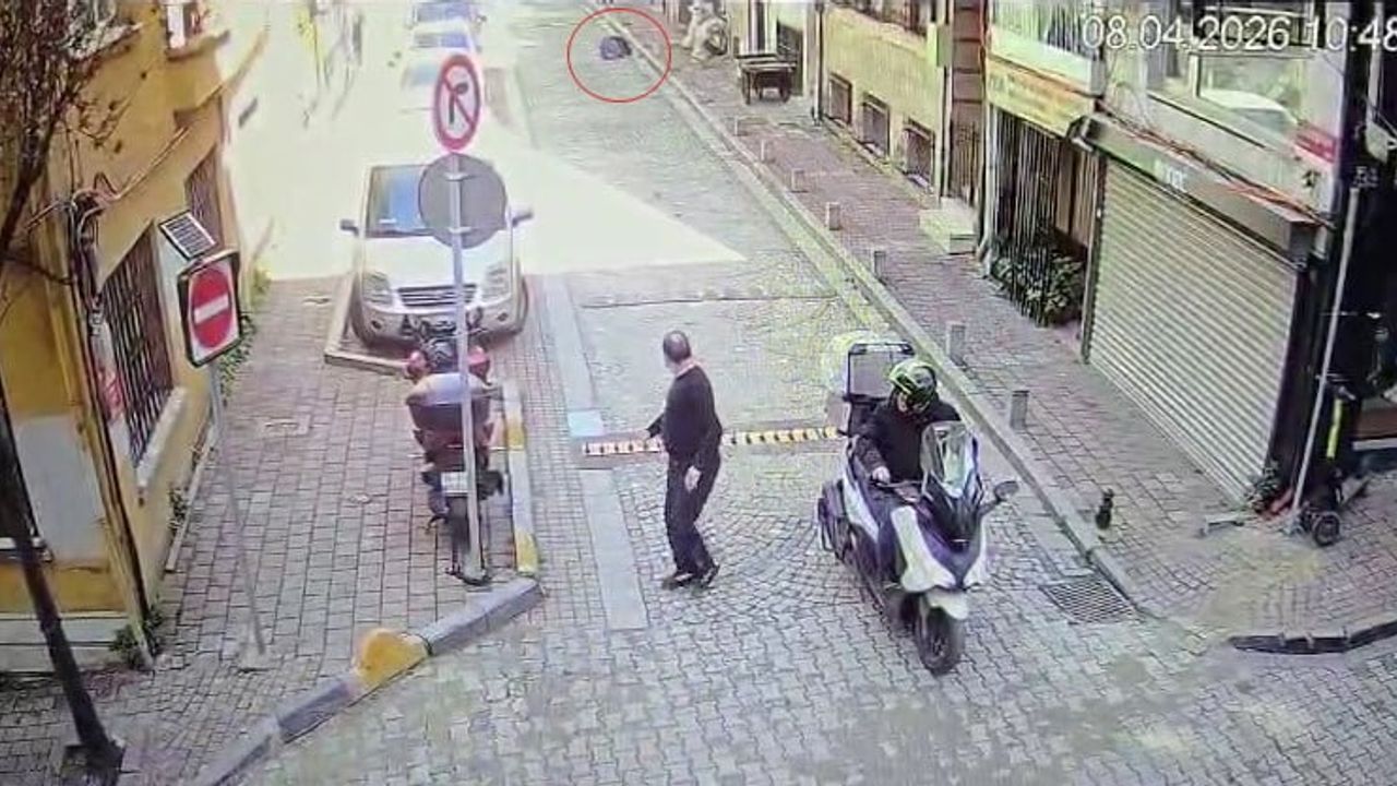 Fatih'te cezaevinden izinli çıkan kişi evde kendini ateşe verip pencereden düştü