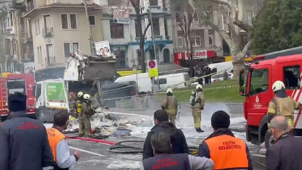 Fatih’te çöp kamyonetinde patlama: Macar Kardeşler Caddesi kısa süre trafiğe kapatıldı