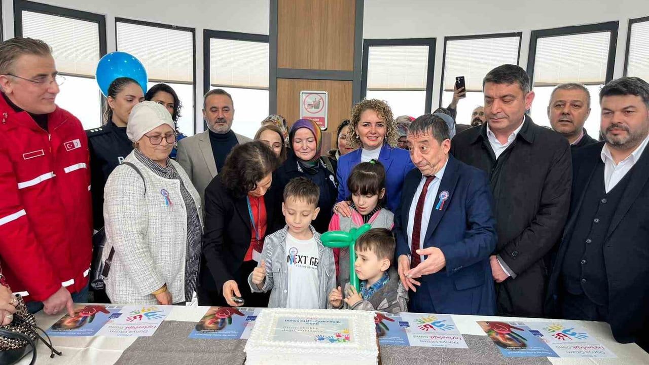 Fatsa'da 2 Nisan Otizm Farkındalık Günü için farkındalık yürüyüşü