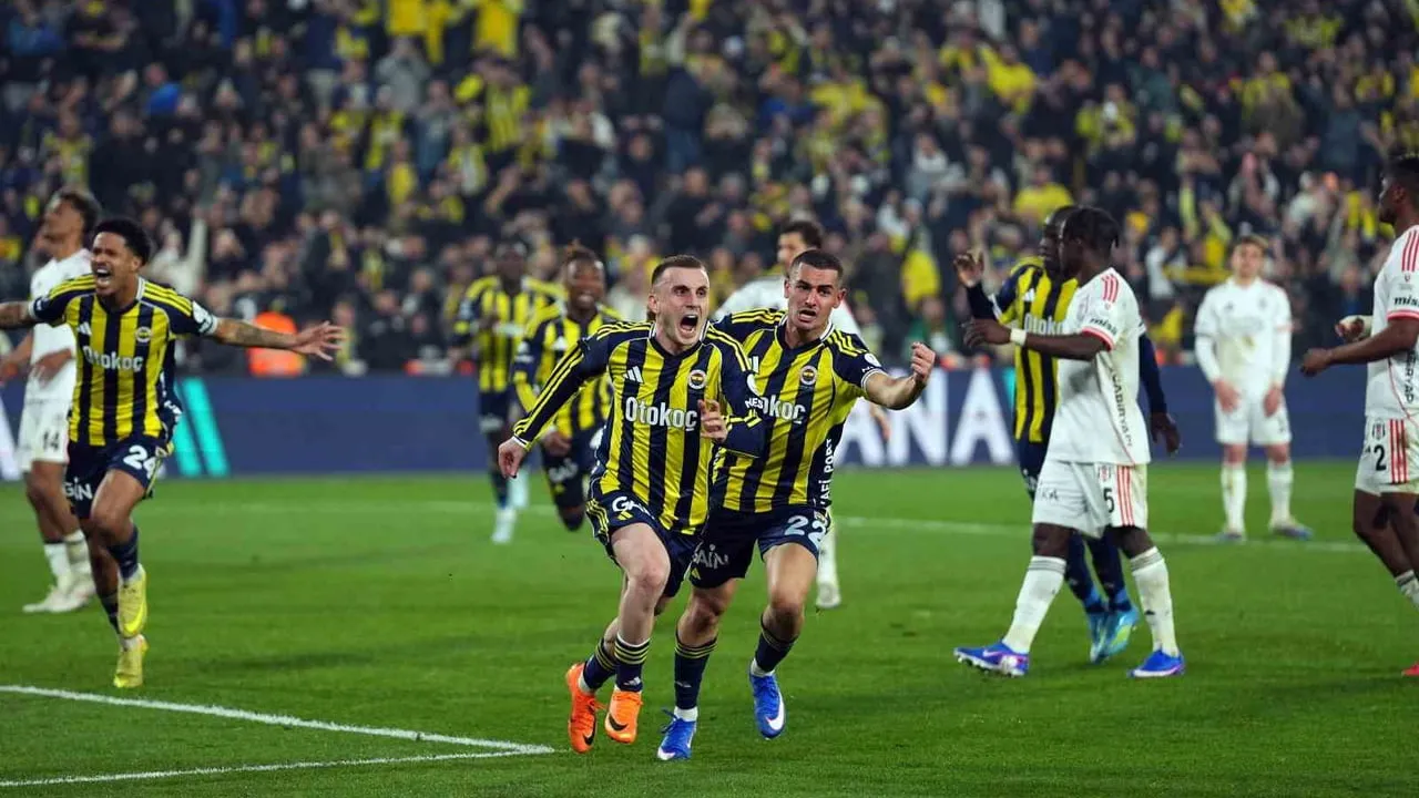 Fenerbahçe, Beşiktaş'ı 1-0 Yenerek Galatasaray ile Puan Farkını 1'e İndirdi