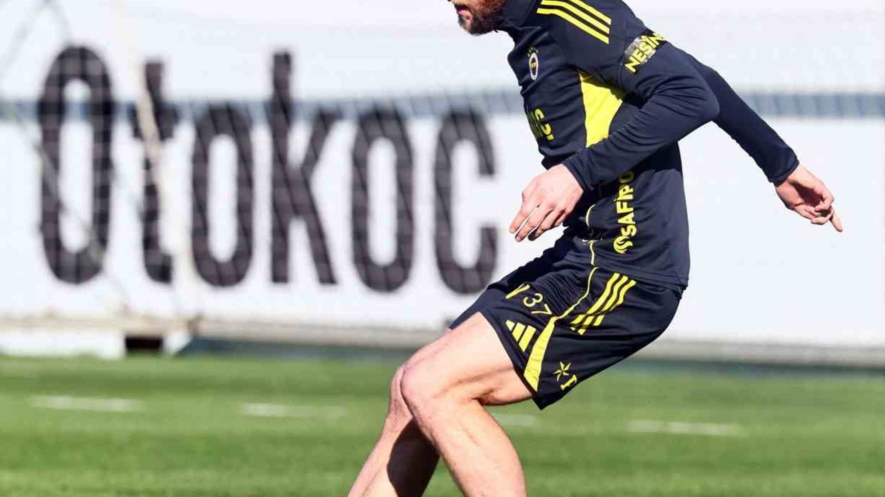 Fenerbahçe, Beşiktaş maçı öncesi hazırlıklarını Can Bartu Tesisleri'nde sürdürdü