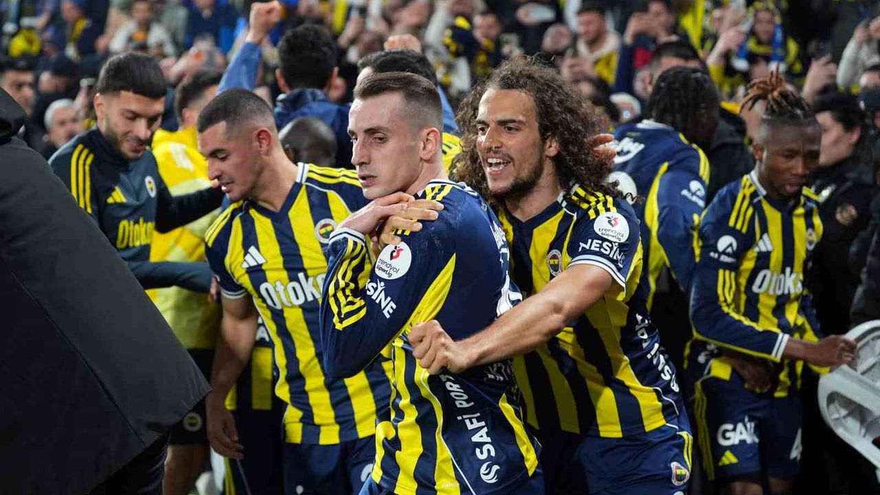 Fenerbahçe, ezeli rakiplere karşı ligde 13 puan topladı