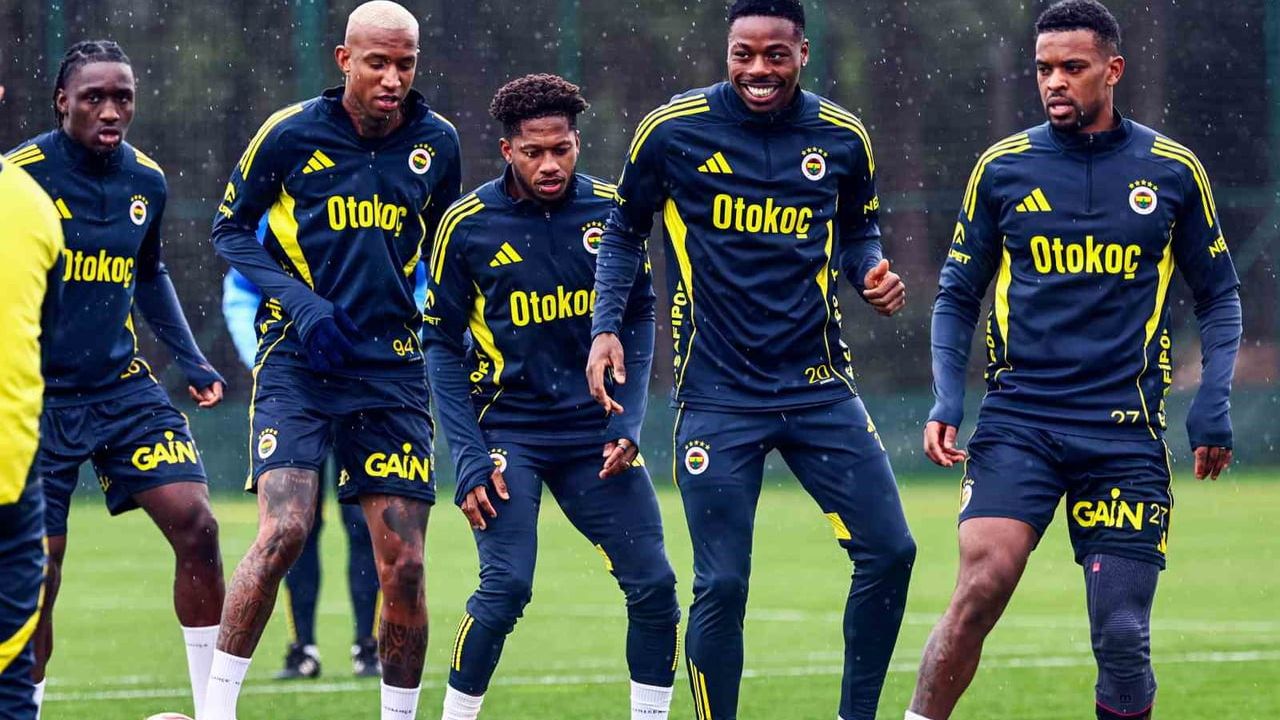 Fenerbahçe, Kayserispor maçının hazırlıklarını Can Bartu Tesisleri'nde tamamladı