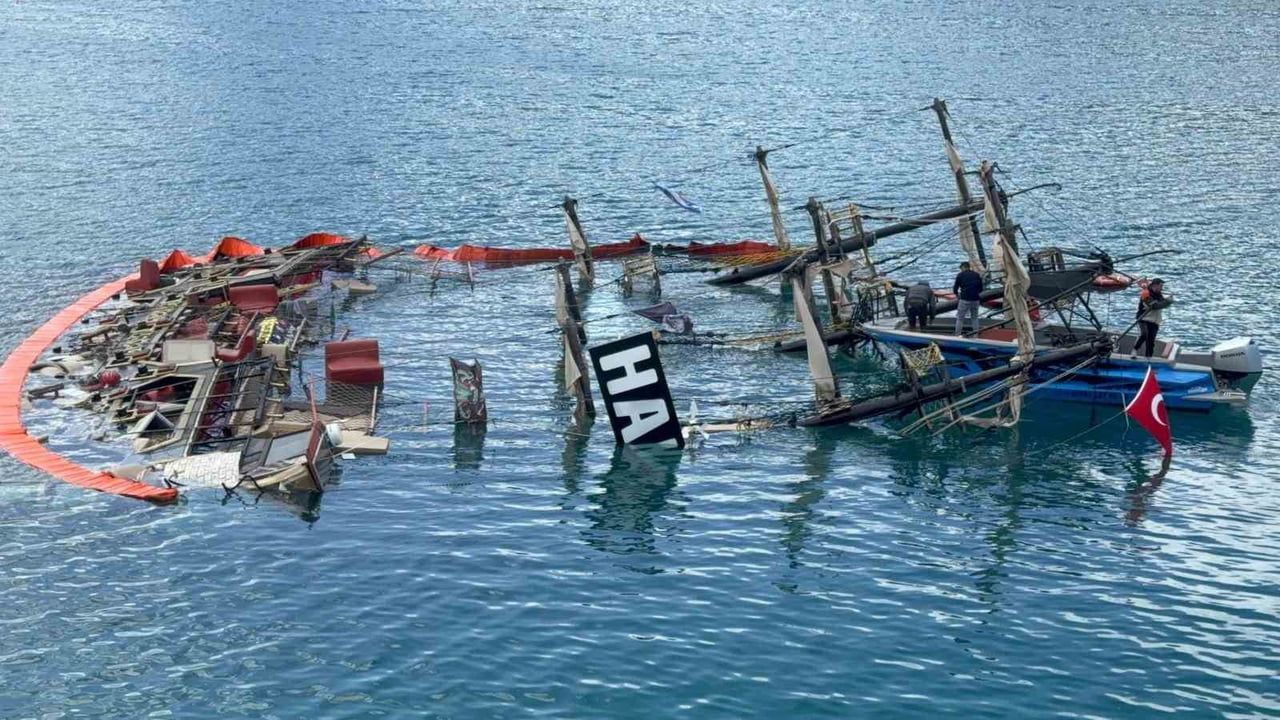 Fethiye'de Tekne Fırtınada Battı: 1 Kişi Hayatını Kaybetti, Kurtarma Çalışmaları Başlatıldı