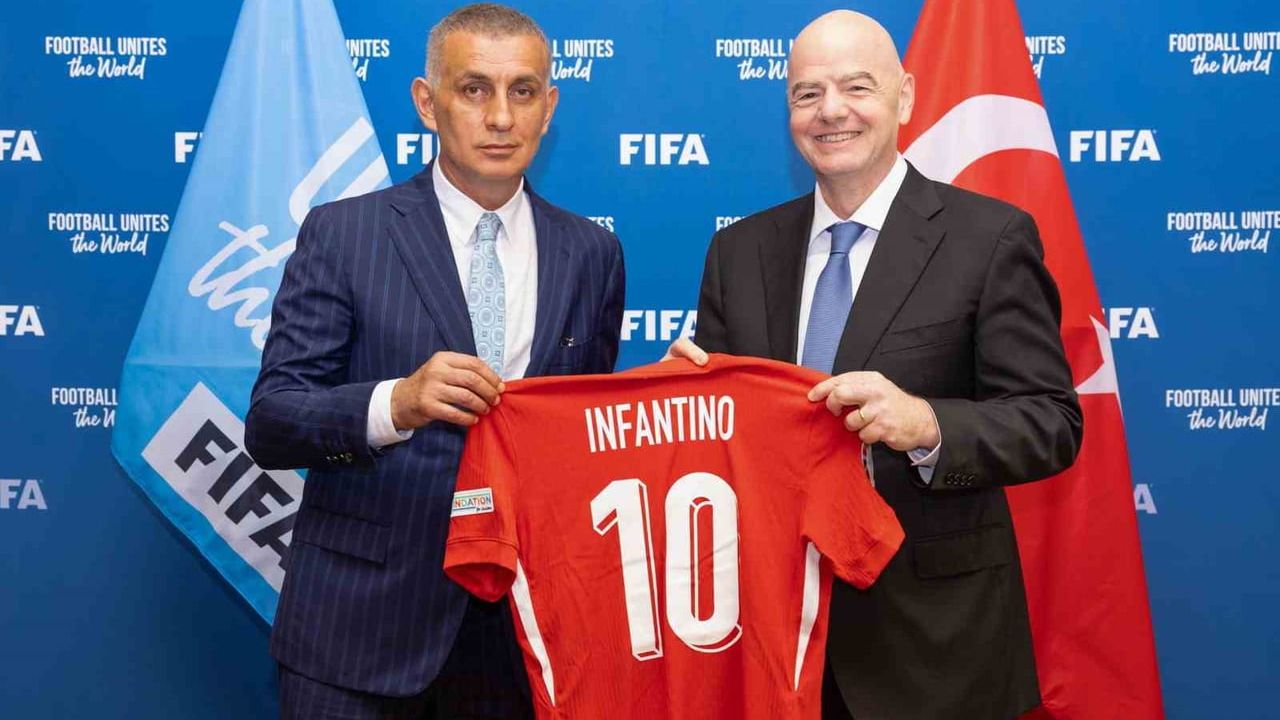 FIFA Başkanı Infantino'dan Türkiye'nin 2026 Dünya Kupası'na Katılımına Tebrik