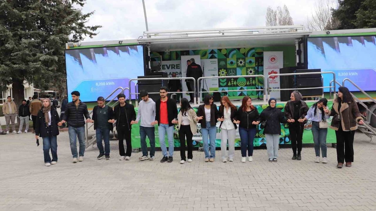 Fırat Üniversitesi'nde Yeşil Kampüs Festivali: Çevre Tırı öğrencilerle buluştu