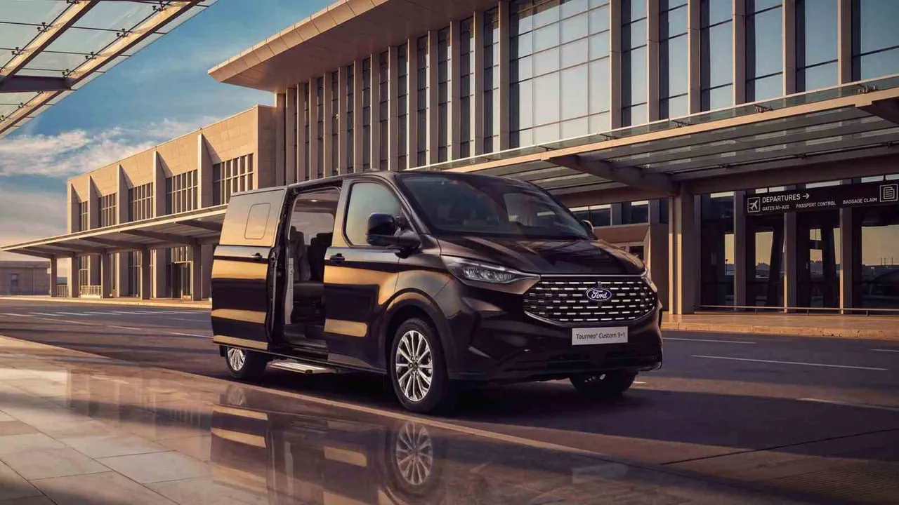 Ford Türkiye, Tourneo Custom 9+1 koltuk seçeneğini satışa sundu
