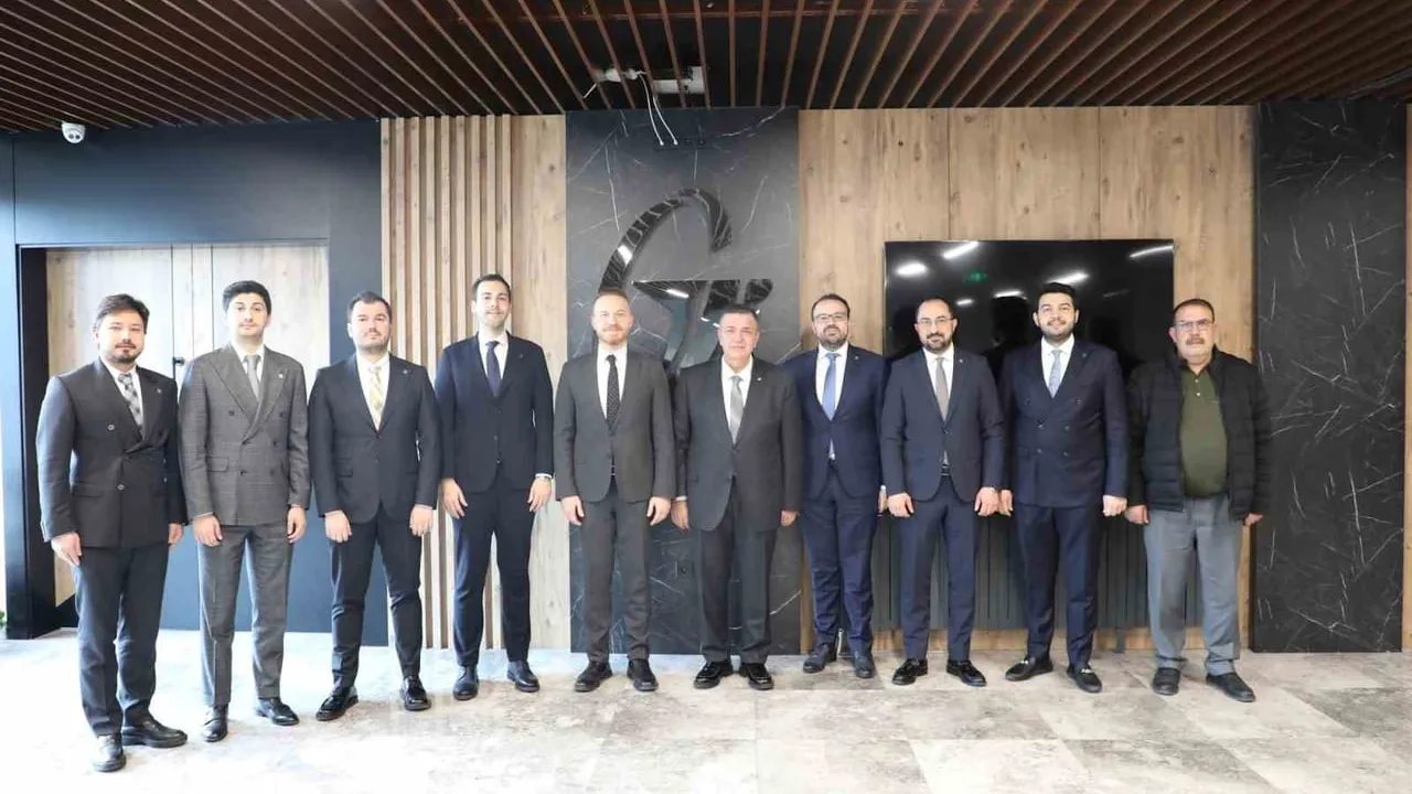 GAGİAD Yönetimi Gaziantep Ticaret Borsası'nı Ziyaret Etti, İşbirliği ve Genç Girişimcilik Ön Planda