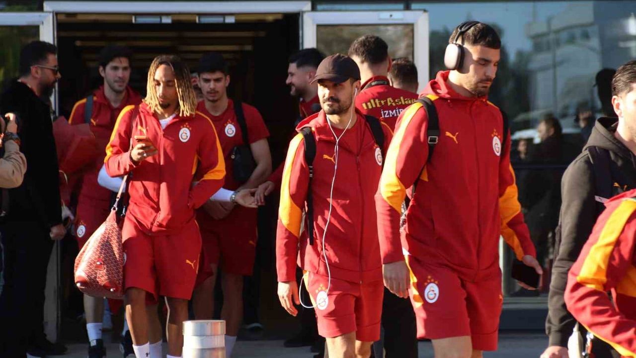 Galatasaray kafilesi İzmir'e ulaştı: Göztepe maçı öncesi taraftar ilgisi