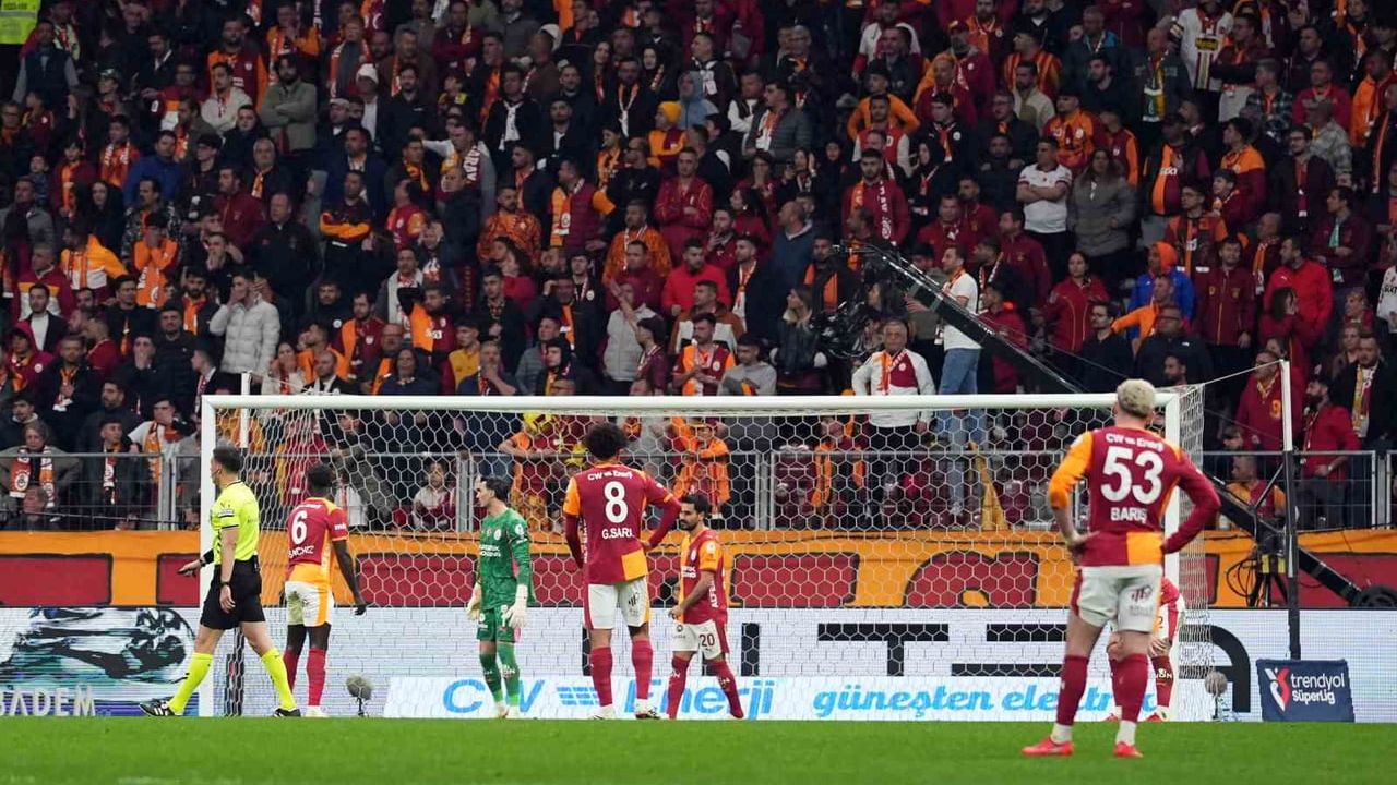 Galatasaray, Kocaelispor ile 1-1 berabere kalarak ligde 5. beraberliğe ulaştı