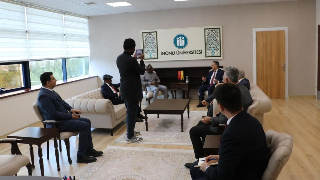 Gana Büyükelçisi Sheikh Abdul Nasiru-Deen, İnönü Üniversitesi'ni Ziyaret Etti